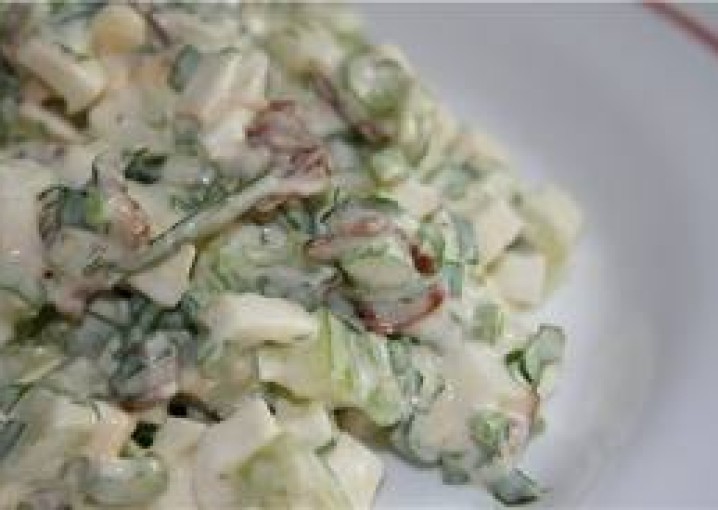 Рецепт - яичный салат с хреном и беконом