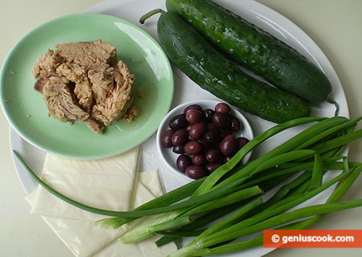 Рецепт - огурцы с тунцом, оливками и зелёным луком