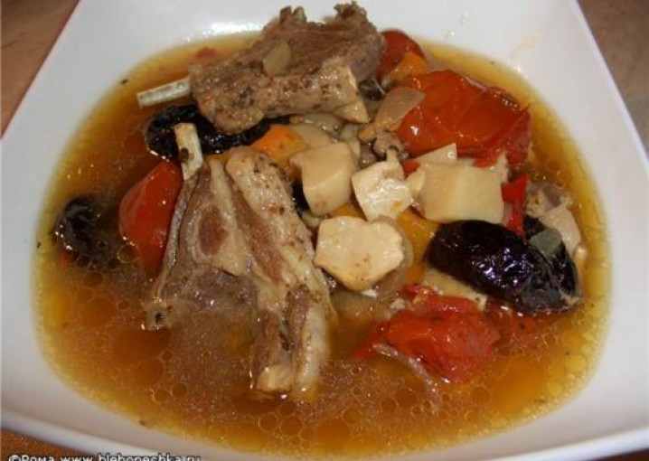 Рецепт - суп из баранины с грибами и черносливом