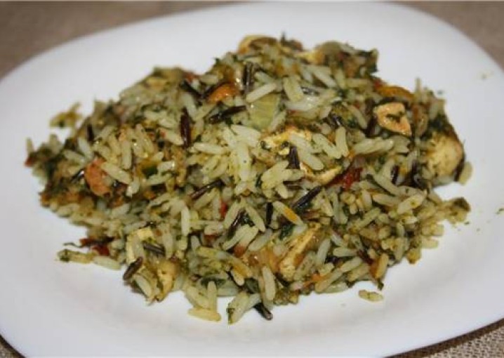Рецепт - зеленый рис с курицей и шпинатом