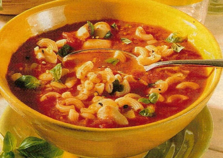 Рецепт - итальянский томатный суп с макаронами и базиликом