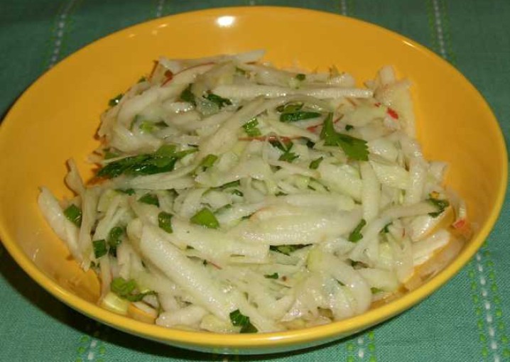 Рецепт - салат из капусты кольраби с яблоком