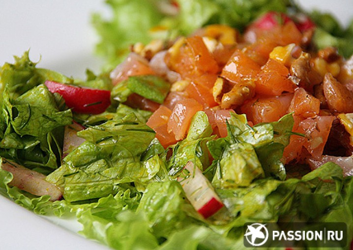 Рецепт - зеленый салат с лососем