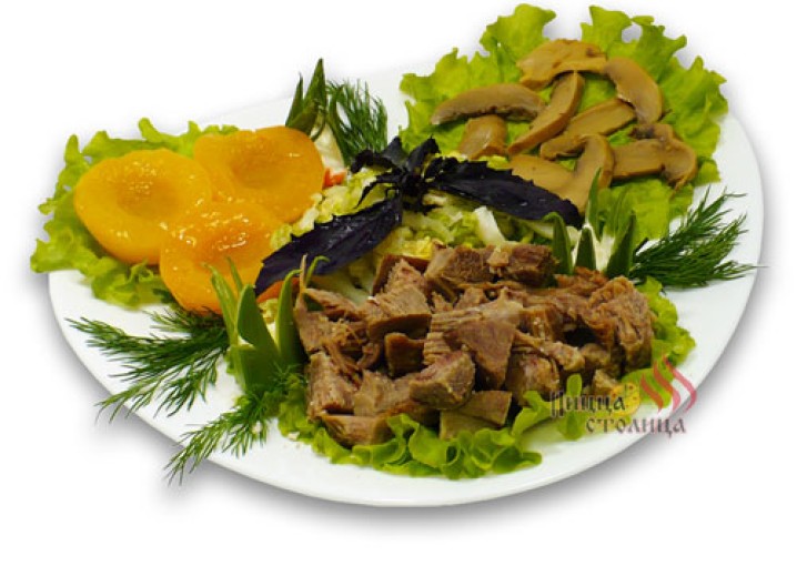 Салат из филе индейки с кукурузой и шампиньонами