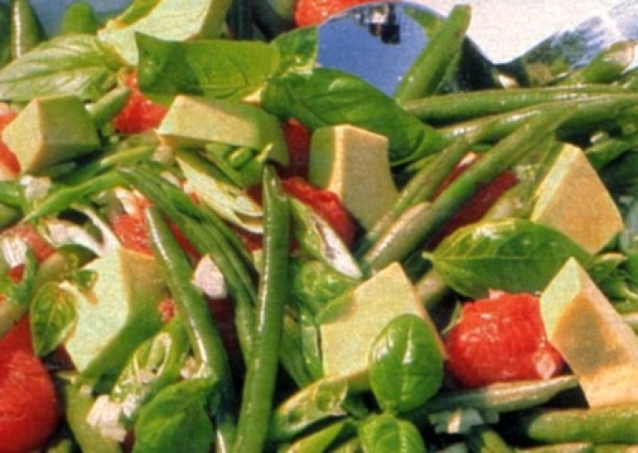 Салат из стручковой фасоли с зеленью