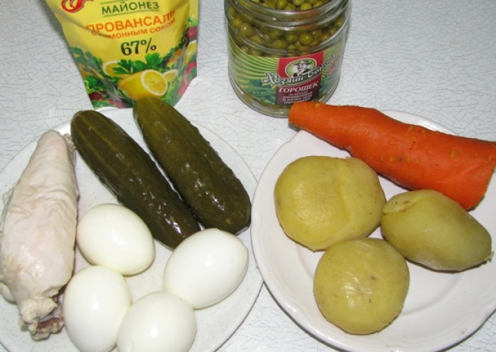 Салат с зеленым горошком (2)
