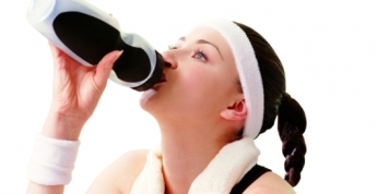 Как правильно пить во время тренировок