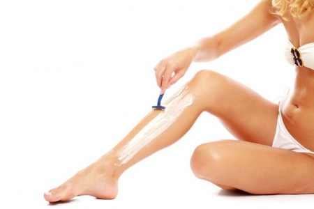 Как правильно брить ноги станком?