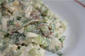 Рецепт - яичный салат с хреном и беконом