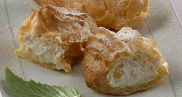 Рецепт - Пирожные : Заварные пирожные с абрикосами и творожным кремом (2)
