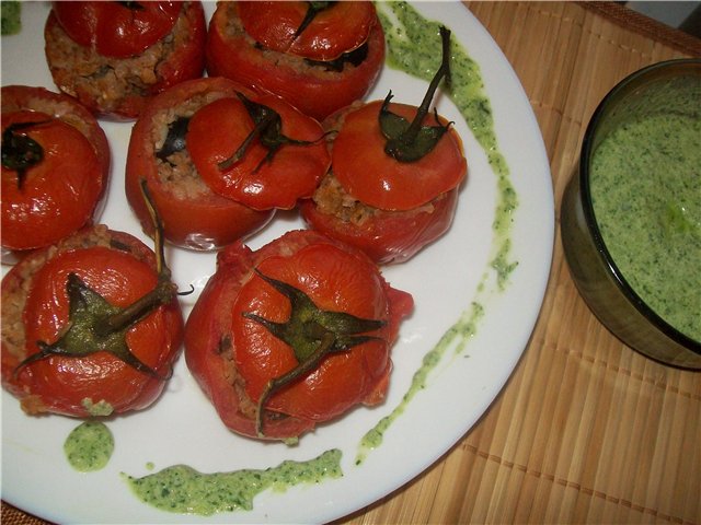Рецепт - запеченные помидоры с гречневыми хлопьями, маслинами и анчоусами в оливковом масле «Из России с любовью»