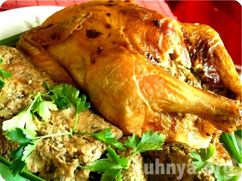 Рецепт - запечённая курица,фаршированная орехами и черносливом