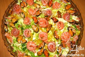 Рецепт - легкий красивый салат с мидиями и форелью