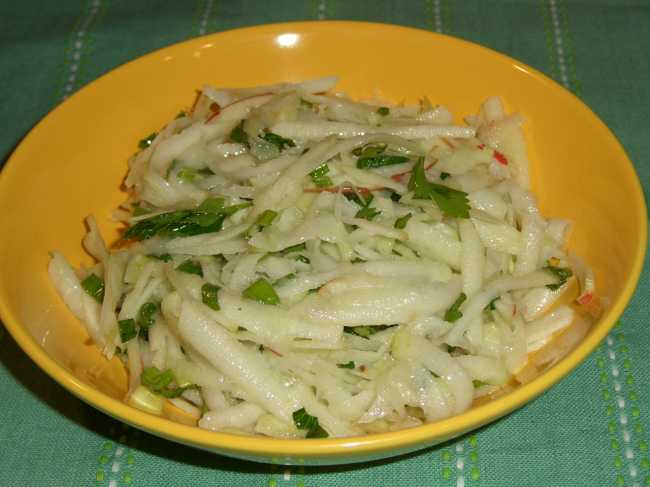 Рецепт - салат из капусты кольраби с яблоком