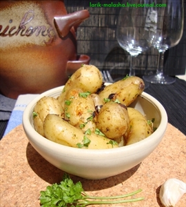 Рецепт - молодой картофель с чесноком и петрушкой