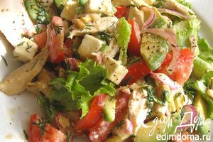 Рецепт - салат с запеченной куриной грудкой, овощами и адыгейским сыром