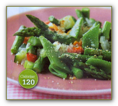 Салат из сырых овощей с рокфором
