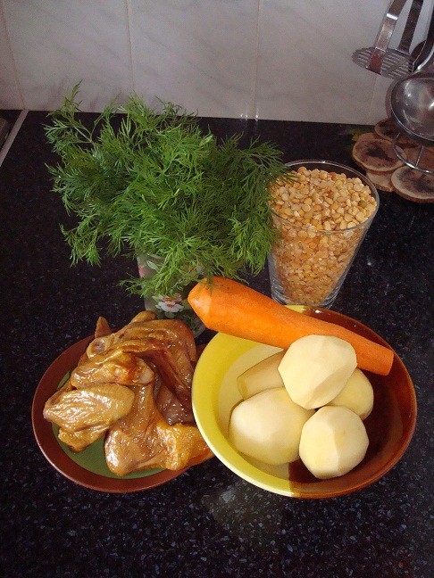 Фасолево-гороховый суп с курицей