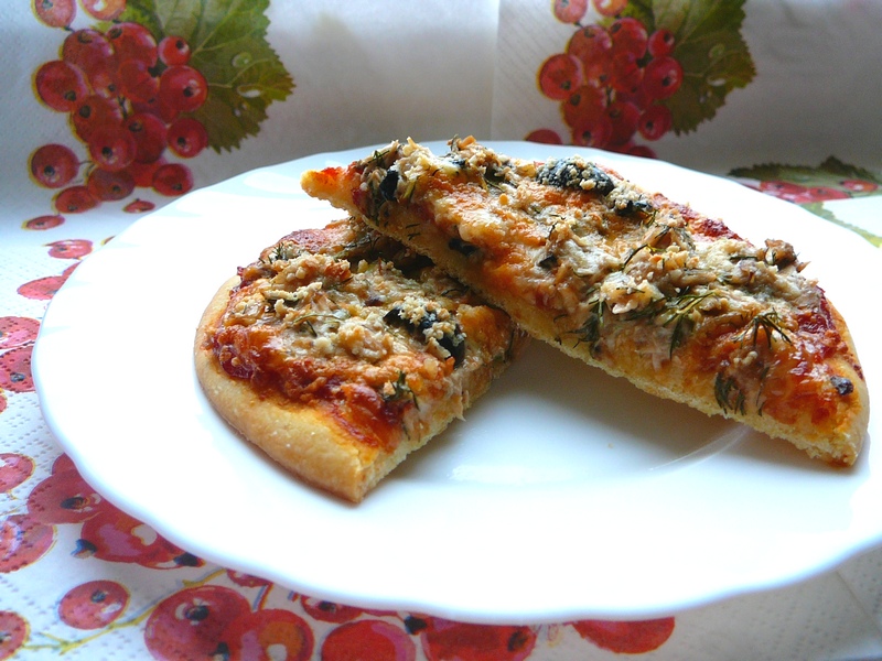 Рецепт - мини пицца с тунцом