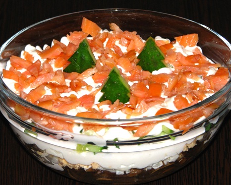 Рецепт - салат из свежих шампиньонов и копченого лосося