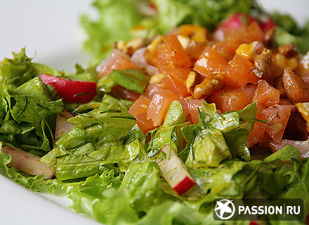 Рецепт - зеленый салат с лососем