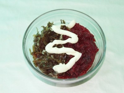 Салат из морской капусты со свеклой (2)