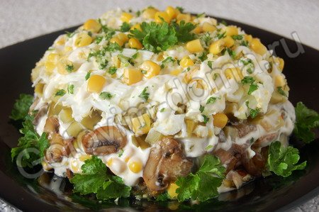 Смешанный салат с грибами