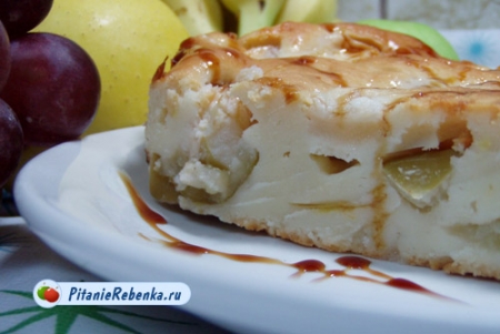 Творожный пирог с яблоком и изюмом