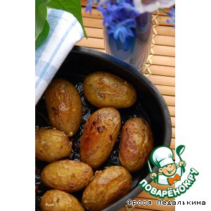 Картофель, запеченный в чесночном масле с розмарином