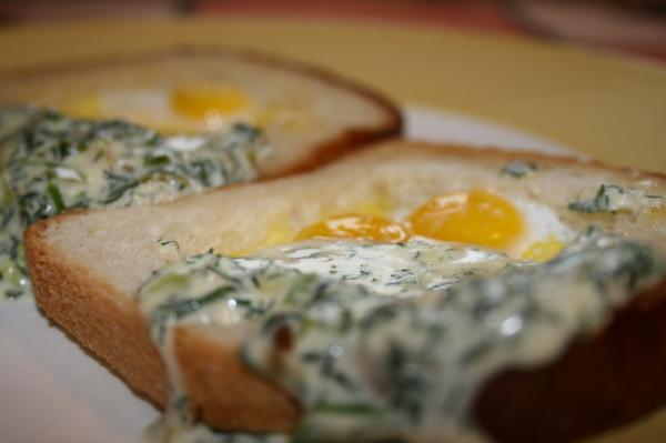 Рецепт - французские тосты с яйцом и пикантным соусом