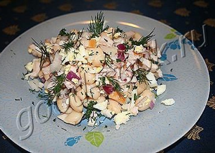 Куриный салат с фасолью
