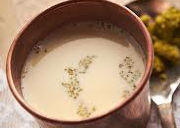 Рецепт - молоко с медом, шафраном и фисташками