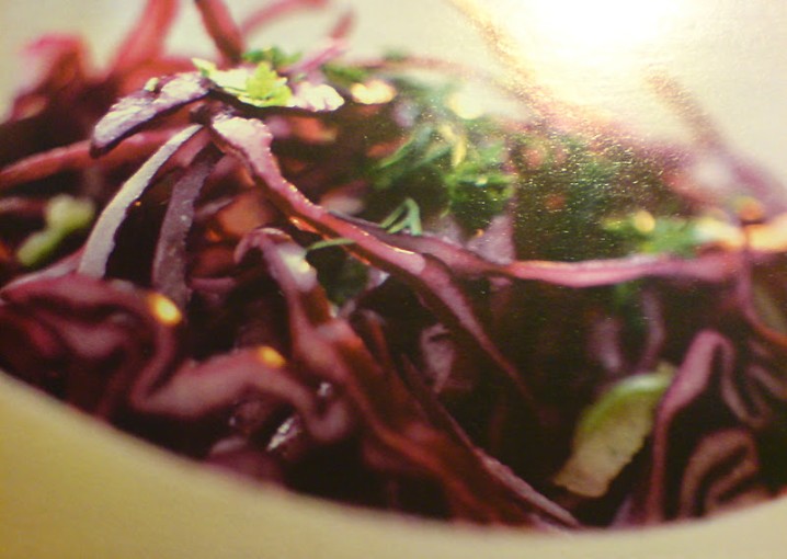 Рецепт - салат из краснокочанной капусты с изюмом