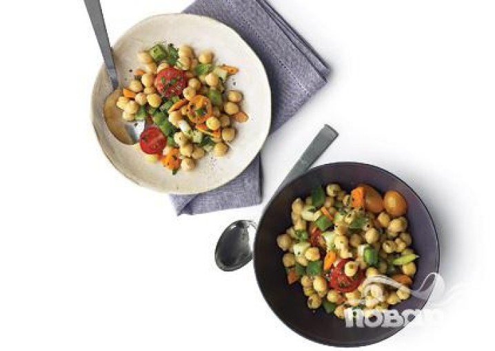 Рецепт - салат из бараньего гороха, помидоров и моркови