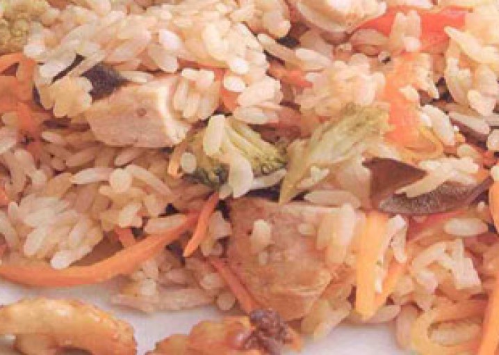 Рис с овощами и куриными грудками
