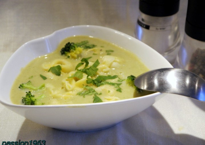 Суп тортеллини со сметаной