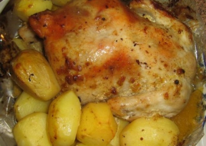 Как приготовить курицу в духовке с картошкой? Как правильно запекать курицу с картошкой в духовке – рецепт и общие принципы.