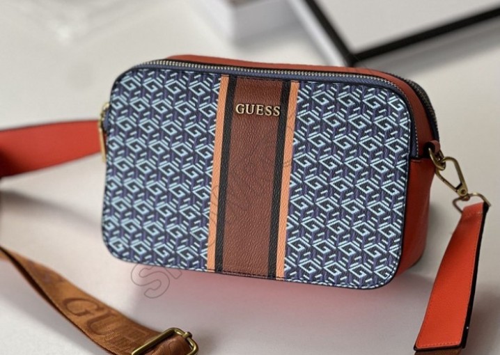 Стиль и Роскошь: Сумки Guess