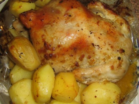 Как приготовить курицу в духовке с картошкой? Как правильно запекать курицу с картошкой в духовке – рецепт и общие принципы. 