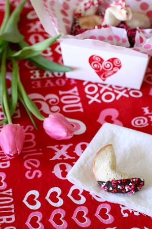 Печенье с любовными признаниями – рецепт на 14 февраля. Оригинальное лакомство ко дню Святого Валентина. 