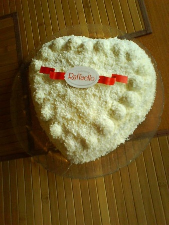 Торт «Рафаэлло» - рецепт на 14 февраля. Вкусный и легкий сливочный десерт ко дню Святого Валентина. 