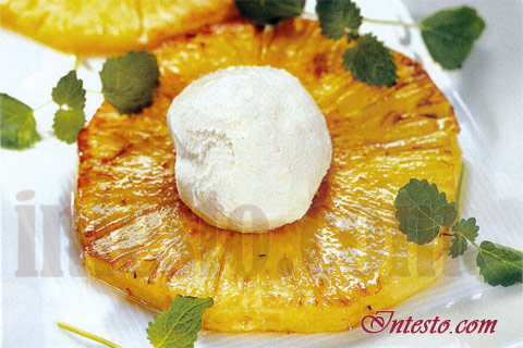 Рецепт - десерт из ананаса с мороженым