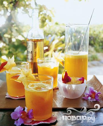 Рецепт - коктейль с ананасом, манго и ромом