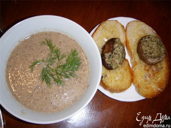 Рецепт - грибной суп-крем с сырными гренками, с грибами и сыром
