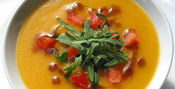 Рецепт - постный салат из пасты с помидорами, грибами и рукколой