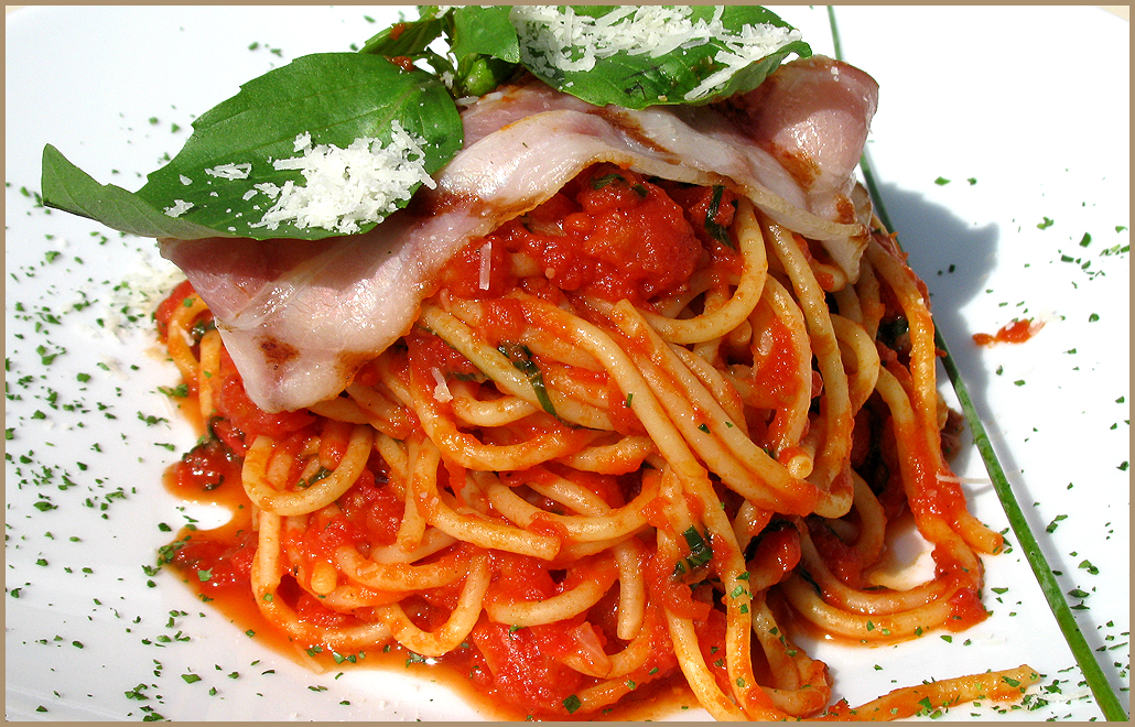 Рецепт - спагетти с беконом и томатным соусом