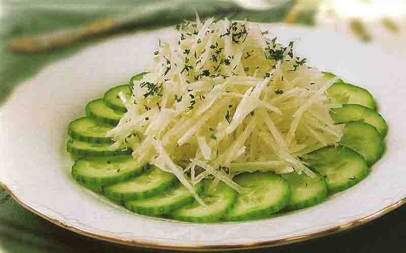 Рецепт - салат из редьки с огурцами и сметаной