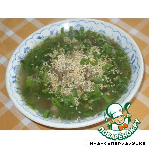 Суп с говядиной и рисовой вермишелью по-корейски
