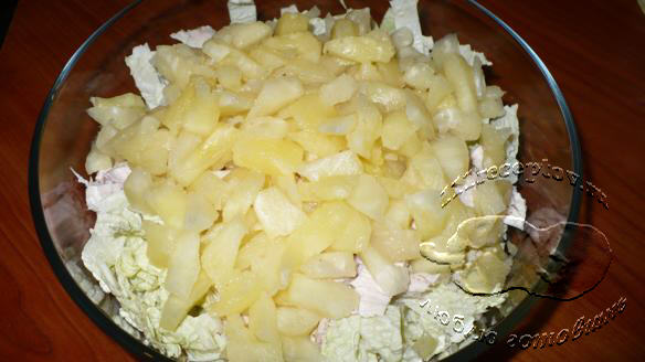 Салат Курица с ананасами