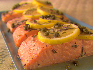 Рецепт - филе лосося с лимоном, каперсом и розмарином